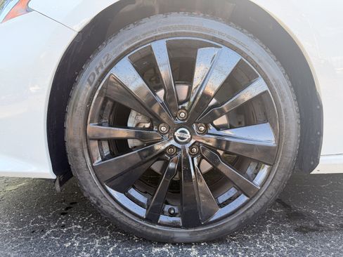 Used 2020 Nissan Altima 2.5 SR FWD image 9