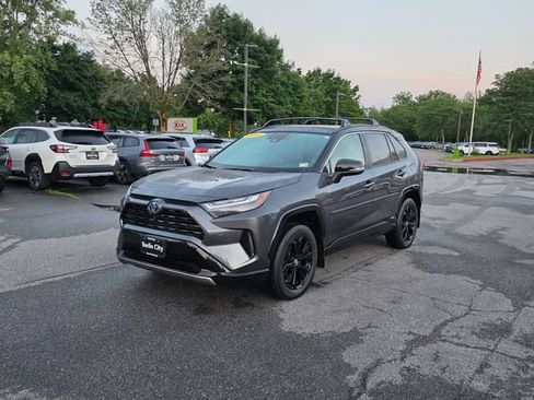 Used 2023 Toyota RAV4 XSE AWD/4WD image 4