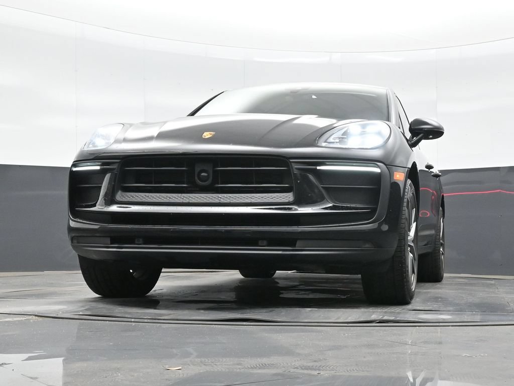 Certified 2023 Porsche Macan AWD/4WD image 33