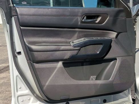 Used 2024 Nissan Pathfinder S FWD image 24