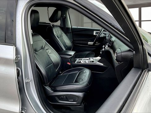 Used 2022 Ford Explorer Limited image 8