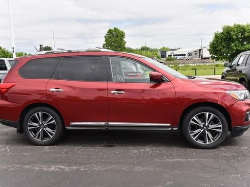 Used 2017 Nissan Pathfinder Platinum w/ Family Entertainment Package AWD/4WD image 5