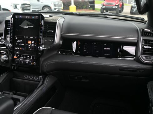 Used 2025 RAM 1500 Limited AWD/4WD image 32
