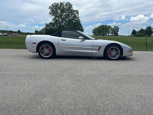 Used 2001 Chevrolet Corvette Convertible w/ Preferred Equipment Group2 RWD image 7