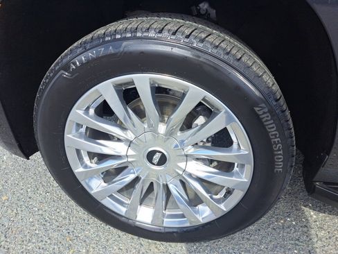 Certified 2022 Cadillac Escalade ESV Premium Luxury image 22