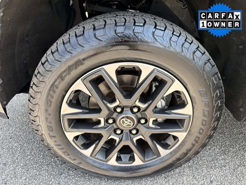 Used 2025 Toyota Tundra Limited AWD/4WD image 11