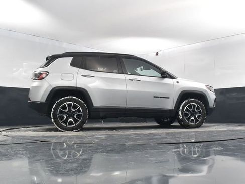 Used 2024 Jeep Compass Trailhawk image 49