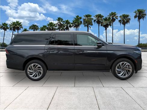 Used 2025 Lincoln Navigator L Reserve AWD/4WD image 8