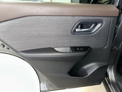 Used 2023 Nissan Rogue SV AWD/4WD image 16
