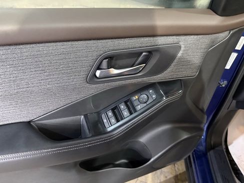 Certified 2023 Nissan Rogue SV image 9