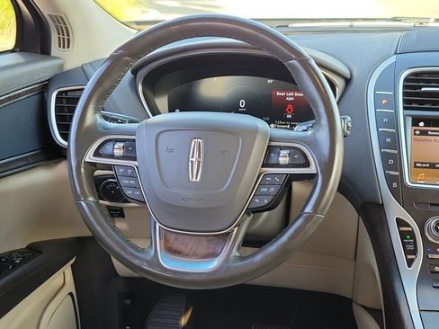 Used 2019 Lincoln Nautilus Select image 19