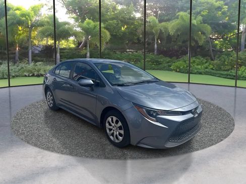 Used 2022 Toyota Corolla LE FWD image 3