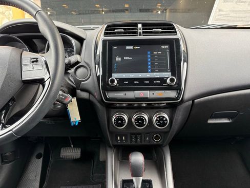 Used 2025 Mitsubishi Outlander Sport LE AWD/4WD image 27