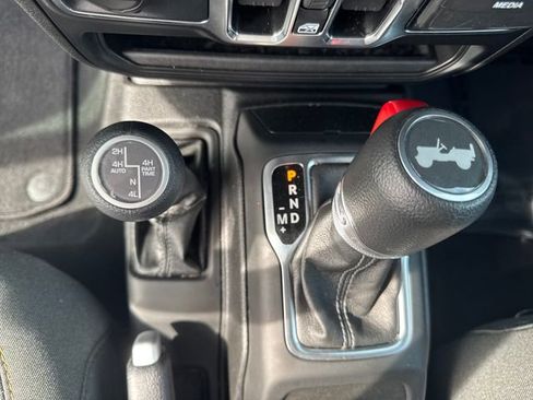 Used 2025 Jeep Wrangler Unlimited Sahara w/ Safety Group image 33