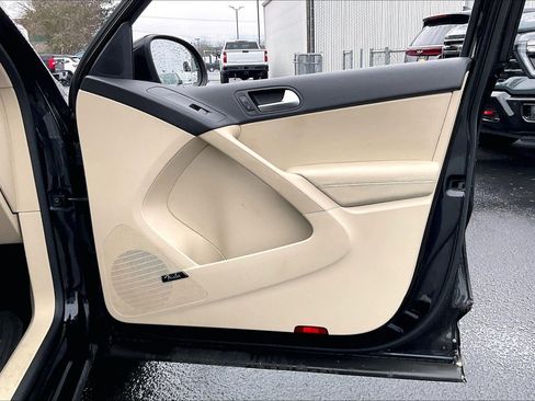 Used 2015 Volkswagen Tiguan SEL image 23