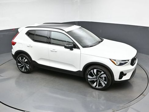 New 2026 Volvo XC40 B5 Plus w/ Climate Package AWD/4WD image 44