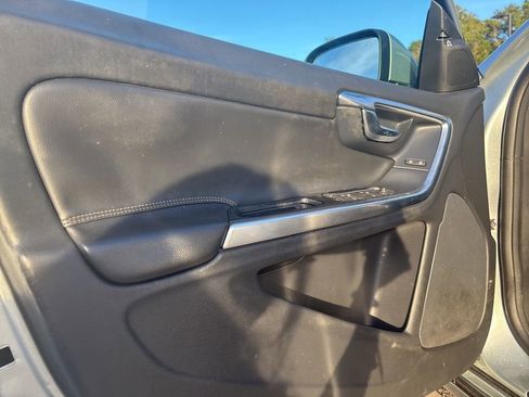 Used 2018 Volvo V60 T5 Dynamic w/ Vision Package image 42