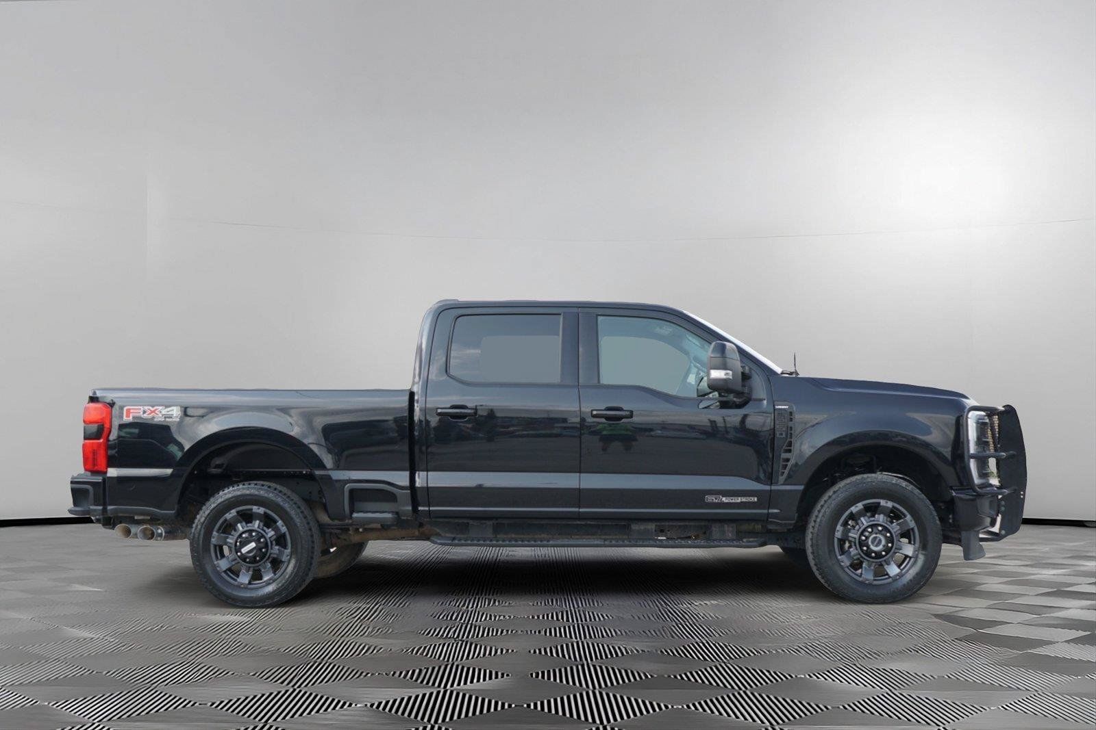 Used 2023 Ford F250 Lariat w/ Sport Appearance Package AWD/4WD image 4