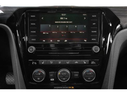 Used 2021 Volkswagen Passat 2.0T SE image 18
