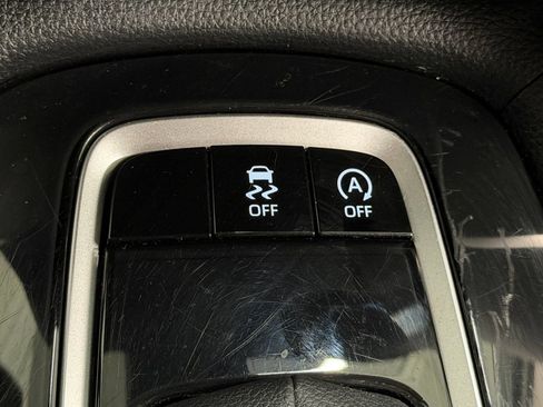 Used 2025 Toyota Corolla Cross XLE FWD image 30