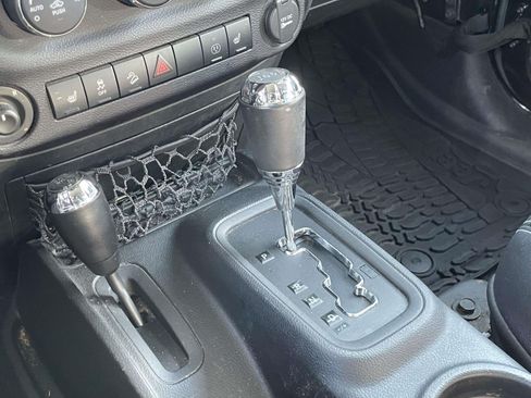 Used 2016 Jeep Wrangler Unlimited Rubicon AWD/4WD image 26