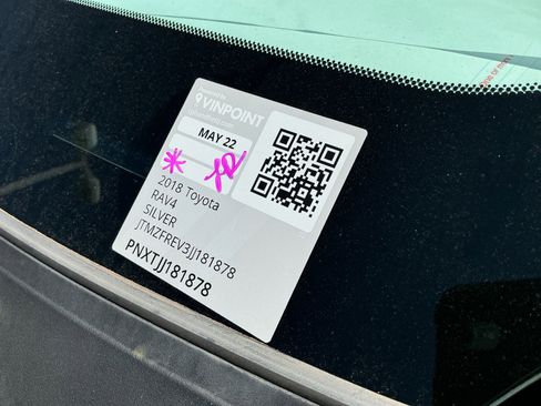 Used 2018 Toyota RAV4 LE w/ Carpet Mat Package FWD image 25
