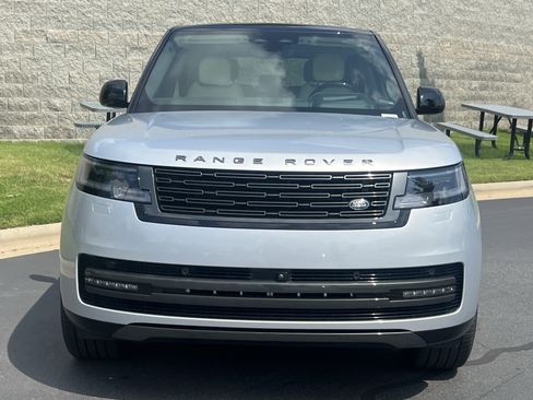 Used 2025 Land Rover Range Rover SE AWD/4WD image 10
