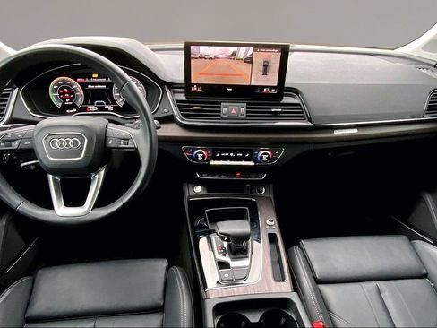 Used 2023 Audi Q5 e Premium Plus w/ Premium Plus Package AWD/4WD image 16