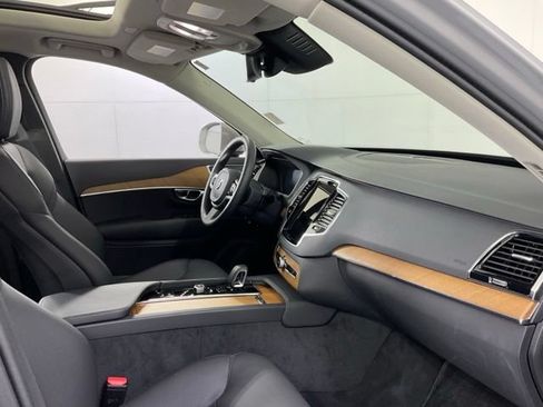 Used 2025 Volvo XC90 B6 Plus AWD/4WD image 29