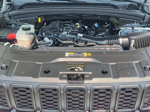 Used 2024 Jeep Grand Cherokee Altitude AWD/4WD image 22