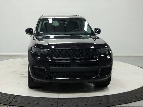 Used 2023 Jeep Grand Cherokee L Limited w/ Black Appearance Package AWD/4WD image 3