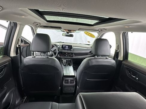 Used 2023 Nissan Rogue SV w/ SV Premium B Package image 18