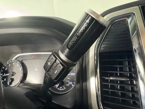 Used 2021 Nissan Titan SV w/ SV Convenience Package AWD/4WD image 23