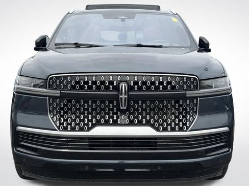 Used 2025 Lincoln Navigator Reserve AWD/4WD image 3