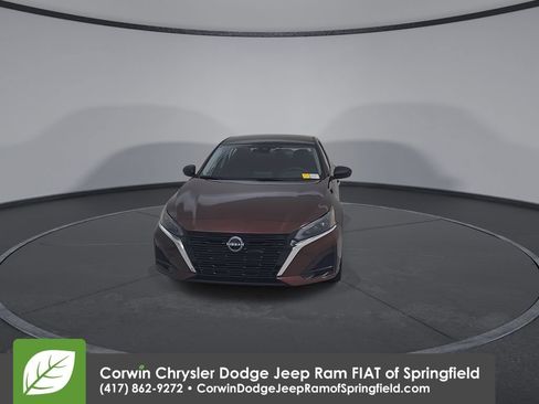 Used 2025 Nissan Altima 2.5 SV AWD/4WD image 5