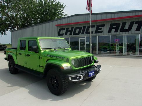 Used 2025 Jeep Gladiator Sport AWD/4WD image 1