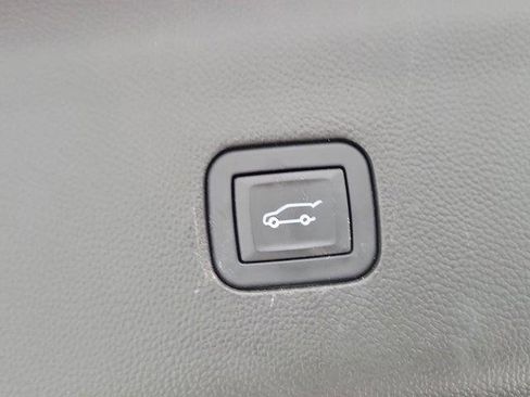 Used 2024 Buick Enclave Premium image 9