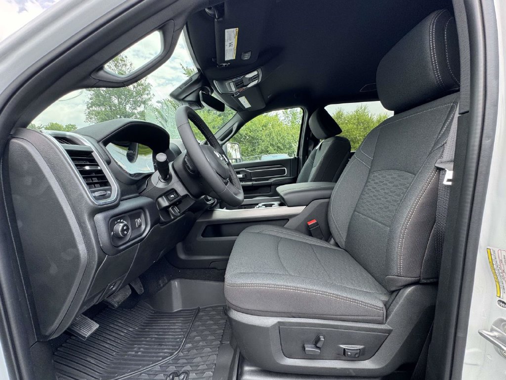 New 2026 RAM 3500 Big Horn AWD/4WD image 13