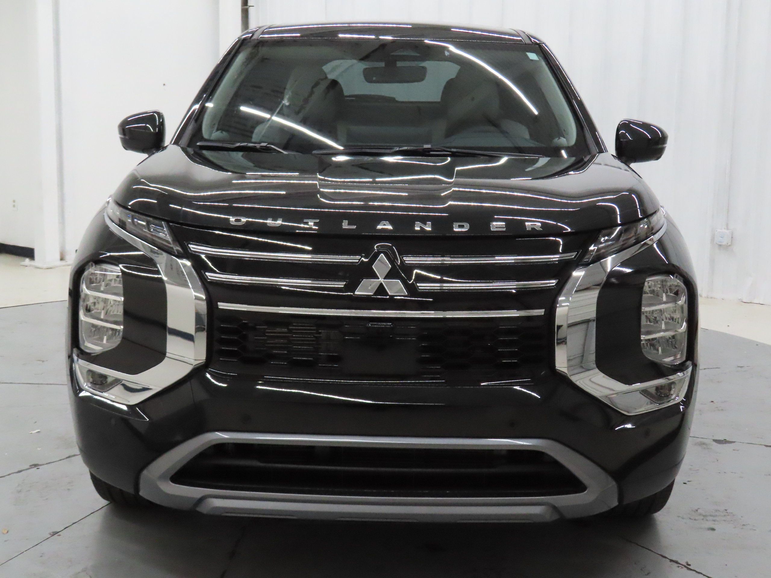New 2026 Mitsubishi Outlander SE FWD image 9