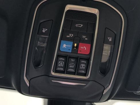 New 2025 Jeep Grand Cherokee Limited w/ Luxury Tech Group II image 22