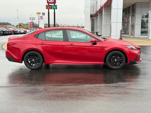 Certified 2025 Toyota Camry SE image 2