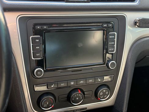 Used 2015 Volkswagen Passat 1.8T Limited Edition image 9