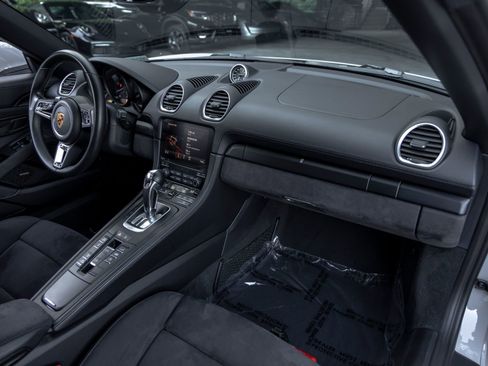 Used 2021 Porsche 718 Boxster Spyder RWD image 43