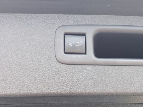 Used 2021 Toyota Highlander XLE FWD image 31