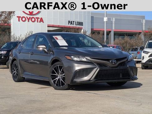 Used 2024 Toyota Camry SE image 2