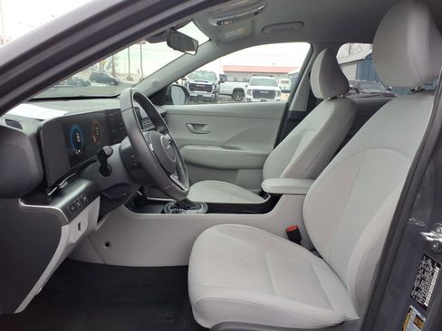 Used 2025 Hyundai Kona SEL image 4