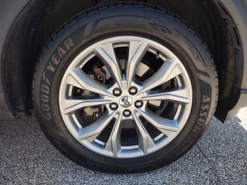 Used 2022 Ford Explorer XLT w/ Equipment Group 202A AWD/4WD image 26