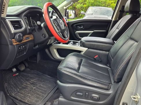 Used 2017 Nissan Titan SL RWD image 9