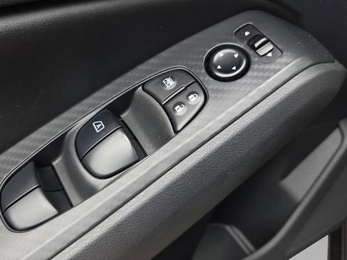 Used 2024 Nissan Altima 2.5 SV image 11