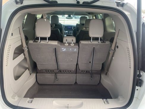 Used 2017 Chrysler Pacifica Touring-L Plus w/ Tire & Wheel Group image 9